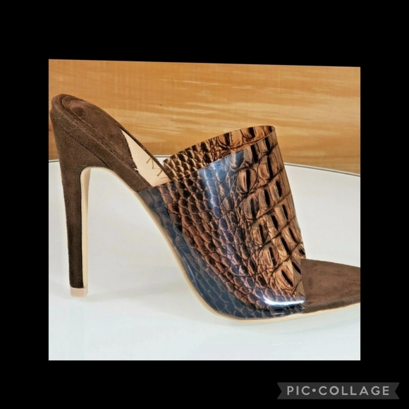 Mackin J Totally Mule heels - Picture 1 of 9